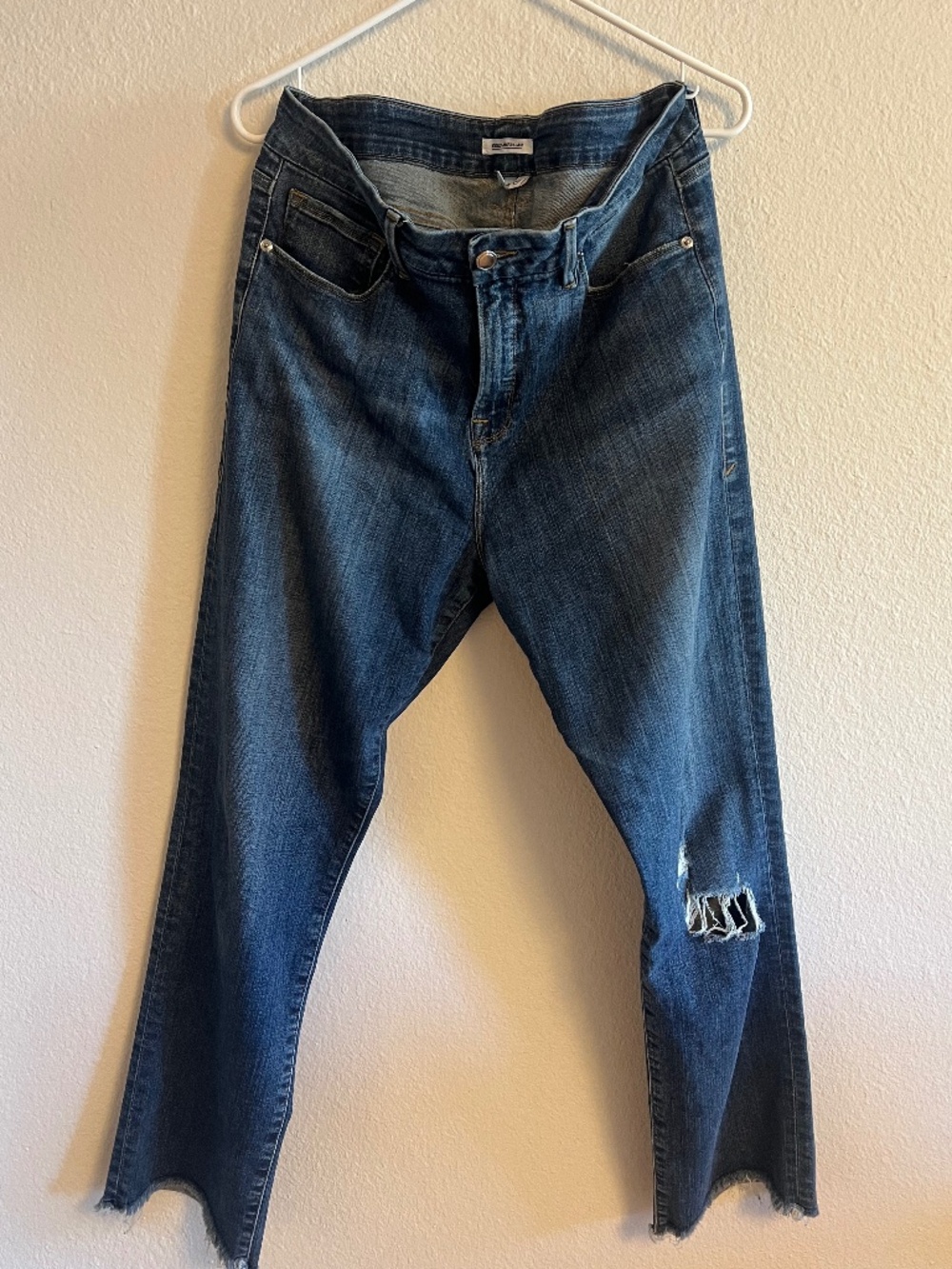 Good American Good Straight Jeans. Size 12/31